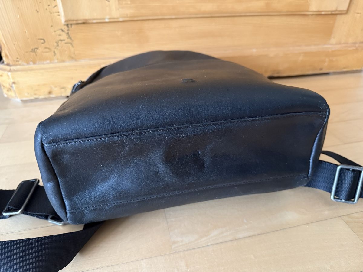 Navyboot Zaini: Navyboot Leder Rucksack schwarz – Usato da Uster venduto da Schangnau87 4