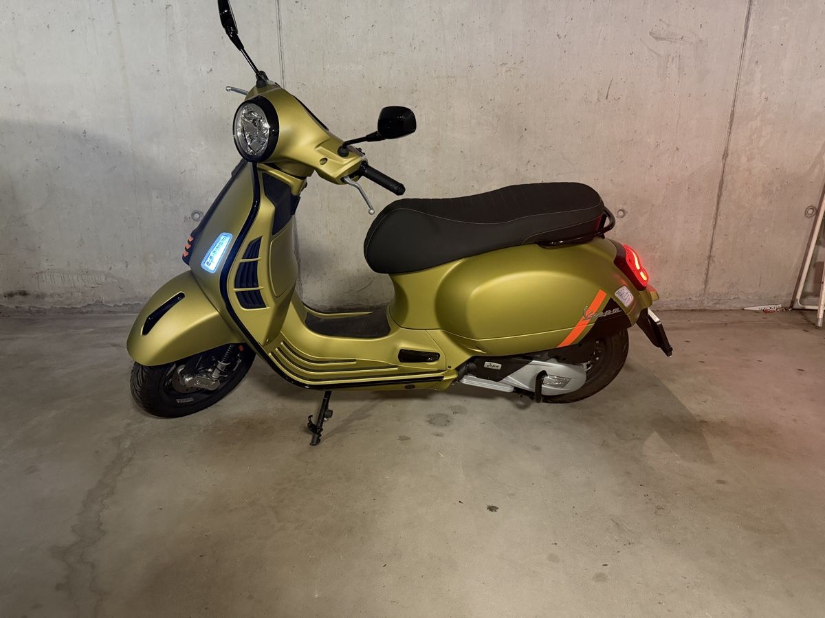 Piaggio Strasse: Vespa GTS 125 Roller mit Helm 2025 – Gebraucht aus Strengelbach von RaenAntikDesign 7