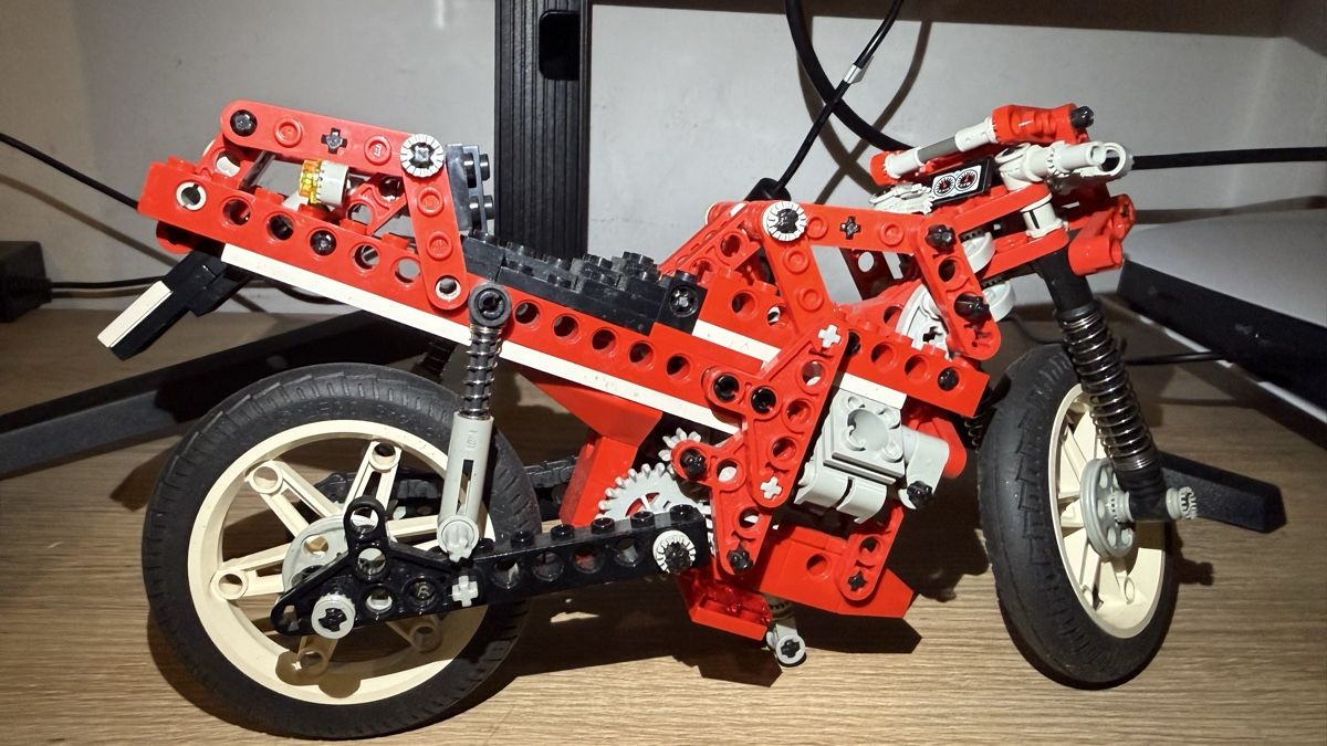 Lego Kit di costruzioni: Vintage LEGO Technic Motorcycle MC 8422 Red – Usato da  venduto da  5