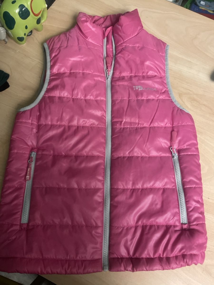 Altro abbigliamento per bambina: Trollkids Steppweste Gr. 152 pink, Neuw – Nuovo (secondo la descrizione) da Obergerlafingen venduto da cabo4