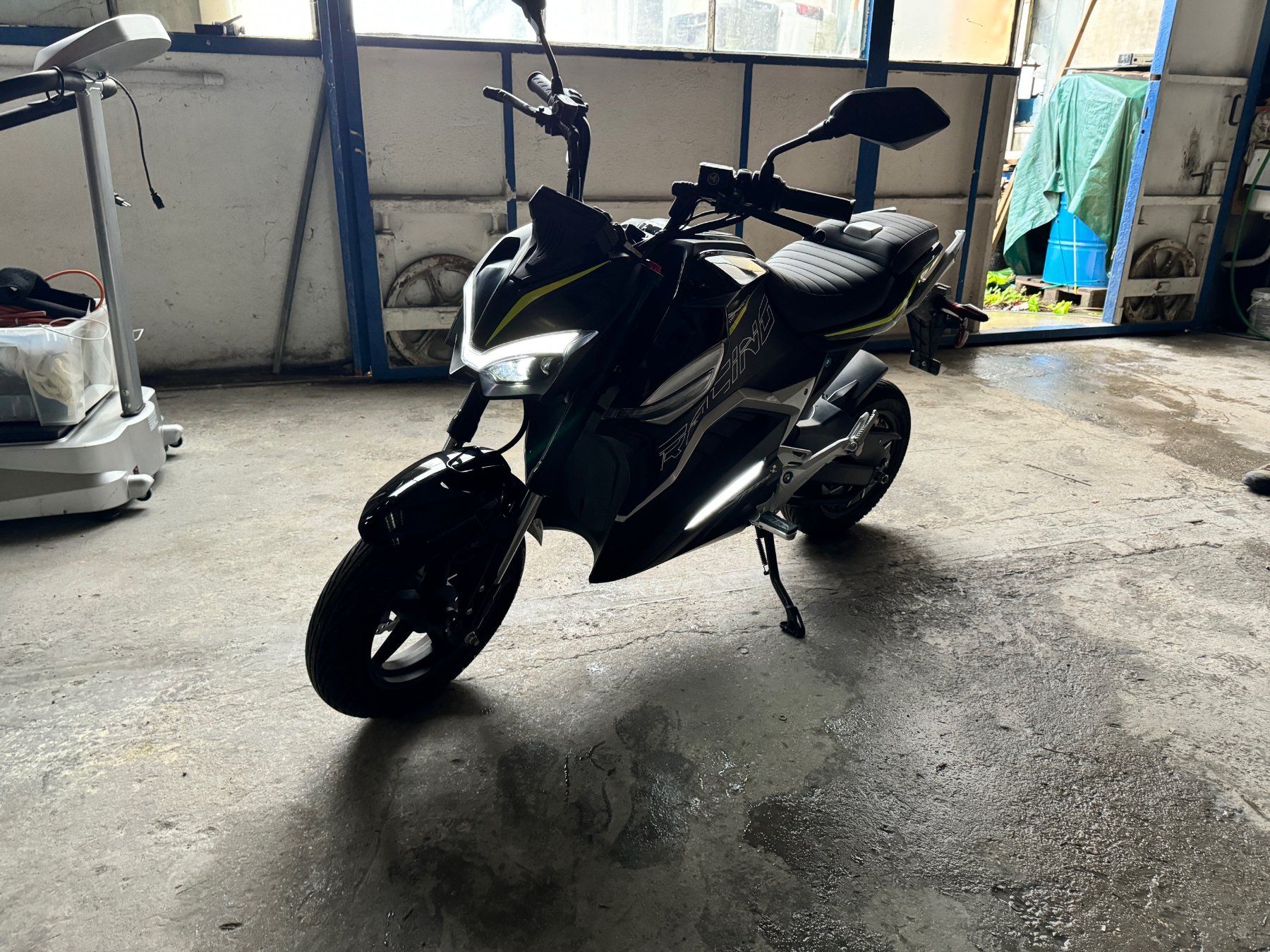 Veicoli elettrici: MOTORRAD ELEKTRICK OHNE PRÜFUNG – Usato da Avenches venduto da BOOTTRANSPORTE 3