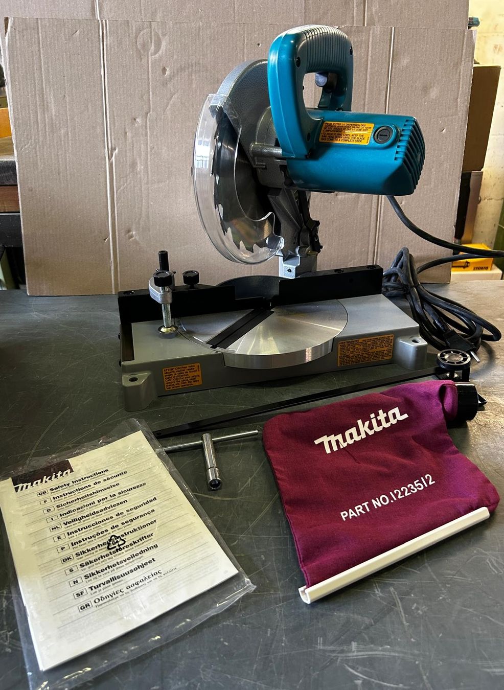 Makita Sägen: Makita LS0810 Kappsäge 210mm 800W  – Neu und originalverpackt aus Ebikon von inf_9pqv