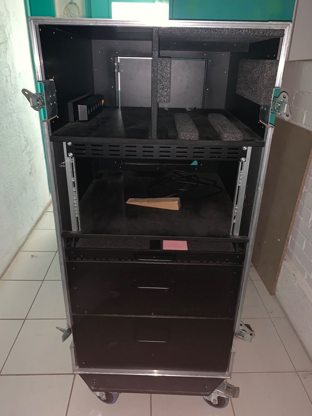 Altri accessori: Flightcase, Video-Regie, 19"-Rack – Usato da Oberentfelden venduto da philixxx 1
