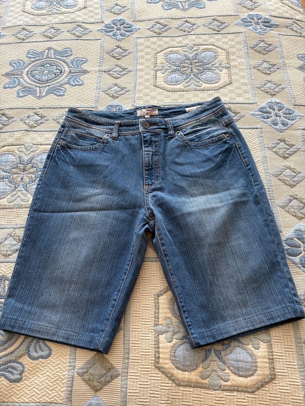 Kleiderpakete: Dame-kurze- Hose und T- Shirt – Gebraucht aus Zürich von luc_2t2q 1