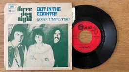 Three Dog Night - Out In The Country / 1. France 1970