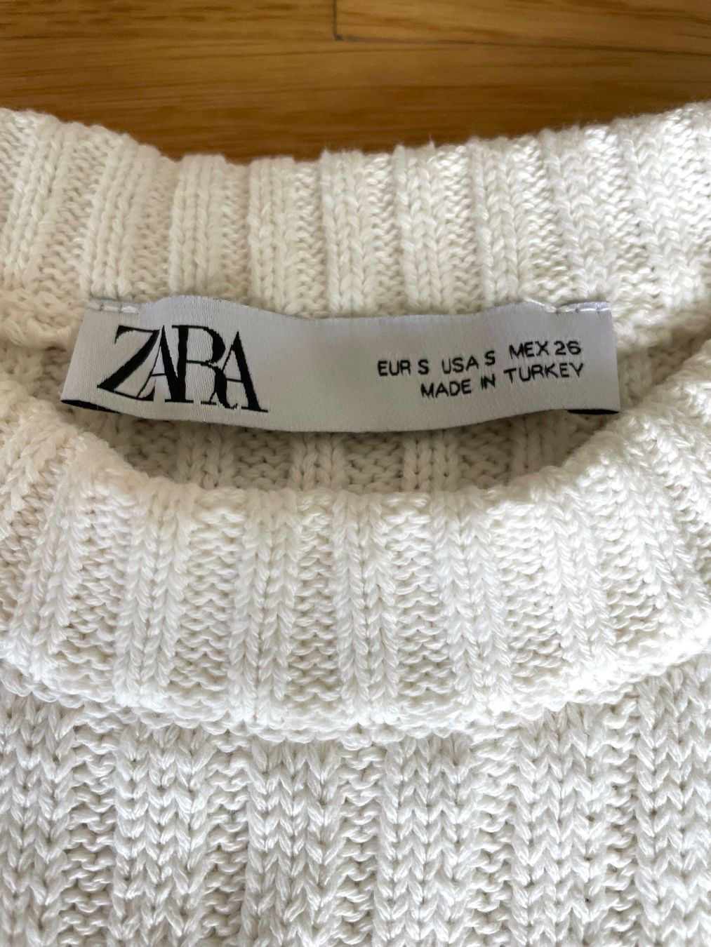 Zara Top: Weißer Top ZARA – Usato da Richterswil venduto da IrynaL 2