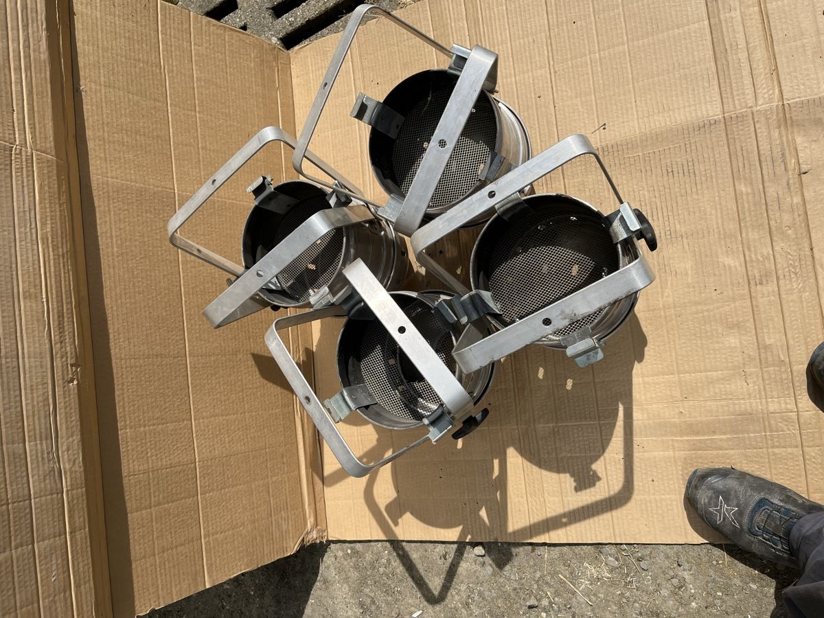 Fari: Scheinwerfer Gehäuse DTS Par 64 Classic Pro, 5 Stück – Difettoso da Boniswil venduto da FindInBox 2