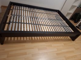 Doppelbett schwarz mit Lattenrost  von IKEA