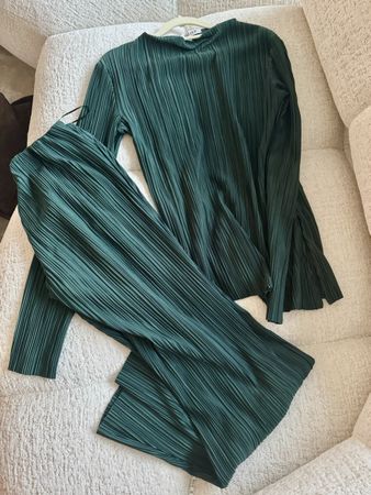 EDITED EDITED Plissé Set in Dark Green – Issey Miyake style
