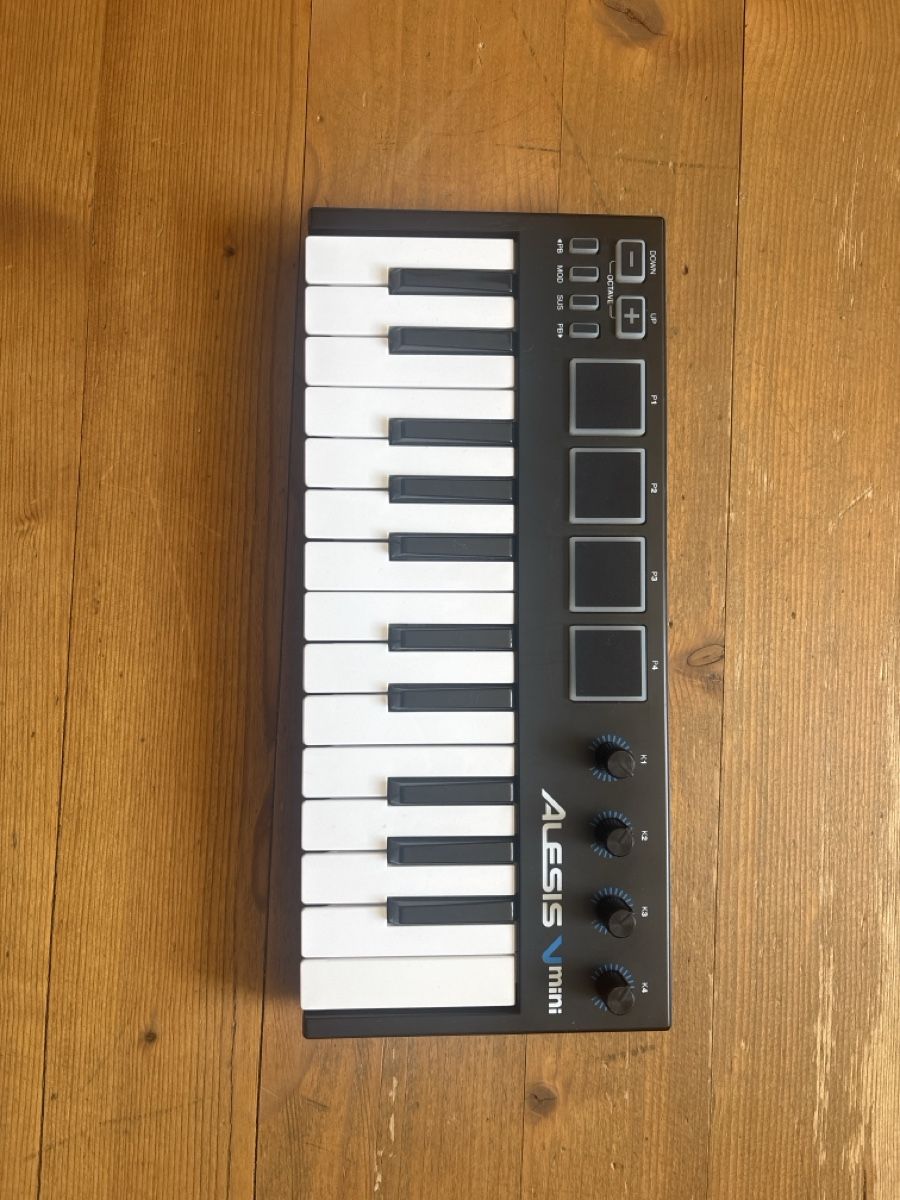Alesis Strumenti musicali: Midi Keyboard Alesis Vmini – Difettoso da Luven venduto da mat_6gx6