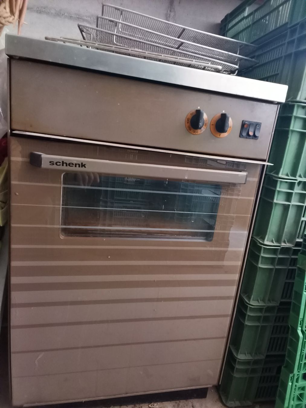 Küchengeräte: Knetmaschine und Brotbackofen – Gebraucht aus Wildensbuch von sim_5d52 1
