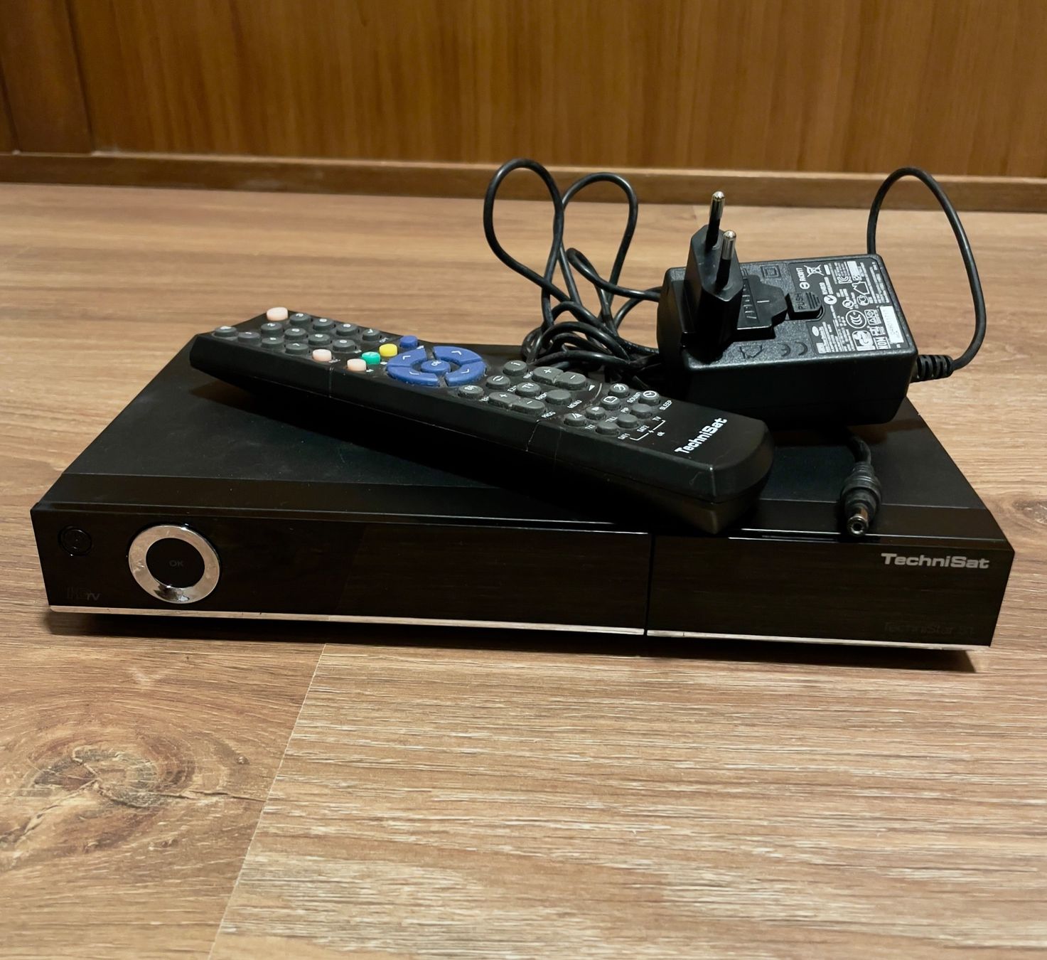 Technisat Receiver: TechniSat TechniStar S1 TV-Receiver mit Fernbedienung, Kabel – Gebraucht aus Winterthur von ttltc