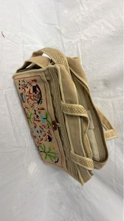 Biete einzigartige Henkeltasche mit Stickerei