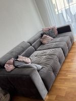 Sofa grau mit Velours gebraucht aber wie neu.