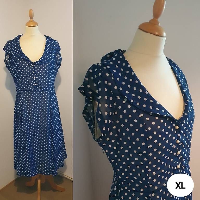 Vestiti: Robe bleue à pois blancs – Usato da La Neuveville venduto da chl_dvr5