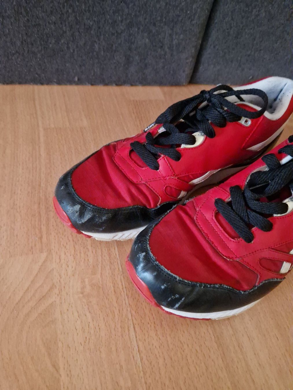 Reebok Herrenschuhe: Reebok Sneakers, Grösse 44, Rot/Weiss Old School – Gebraucht aus Neuhausen am Rheinfall von Alchimista 4