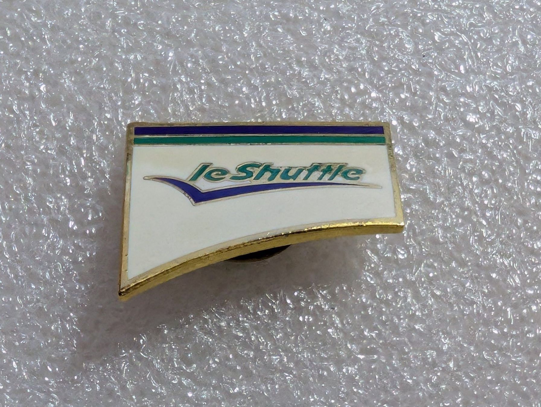 Placchette & Badge: Ansteckpin 31: Le Shuttle – Usato da Oppligen venduto da Pin-Fall-Shop