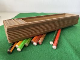 Antikes Schuletui/ Holz, geschnitzt & Stifte