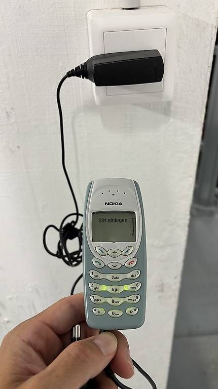 Nokia Telefoni cellulari / Smartphones: Nokia 3410 mit FCB Handyhülle – Usato da Olten venduto da Friiheit 3