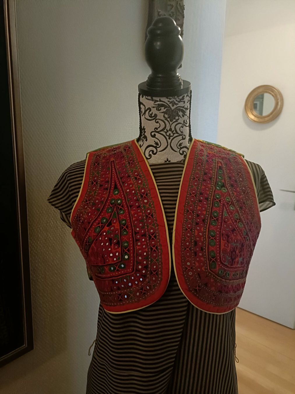 Gilet & Giacche senza maniche: Gilet – Nuovo (secondo la descrizione) da Schaffhausen venduto da sim_j822
