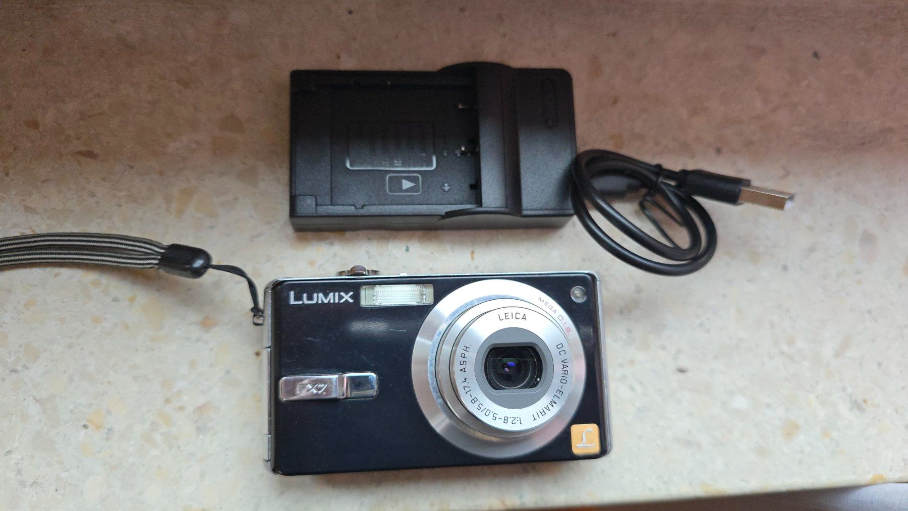 Panasonic Fotocamera: Kamera Panasonic DMC-FX7 – Usato da Wallisellen venduto da theblacksheep