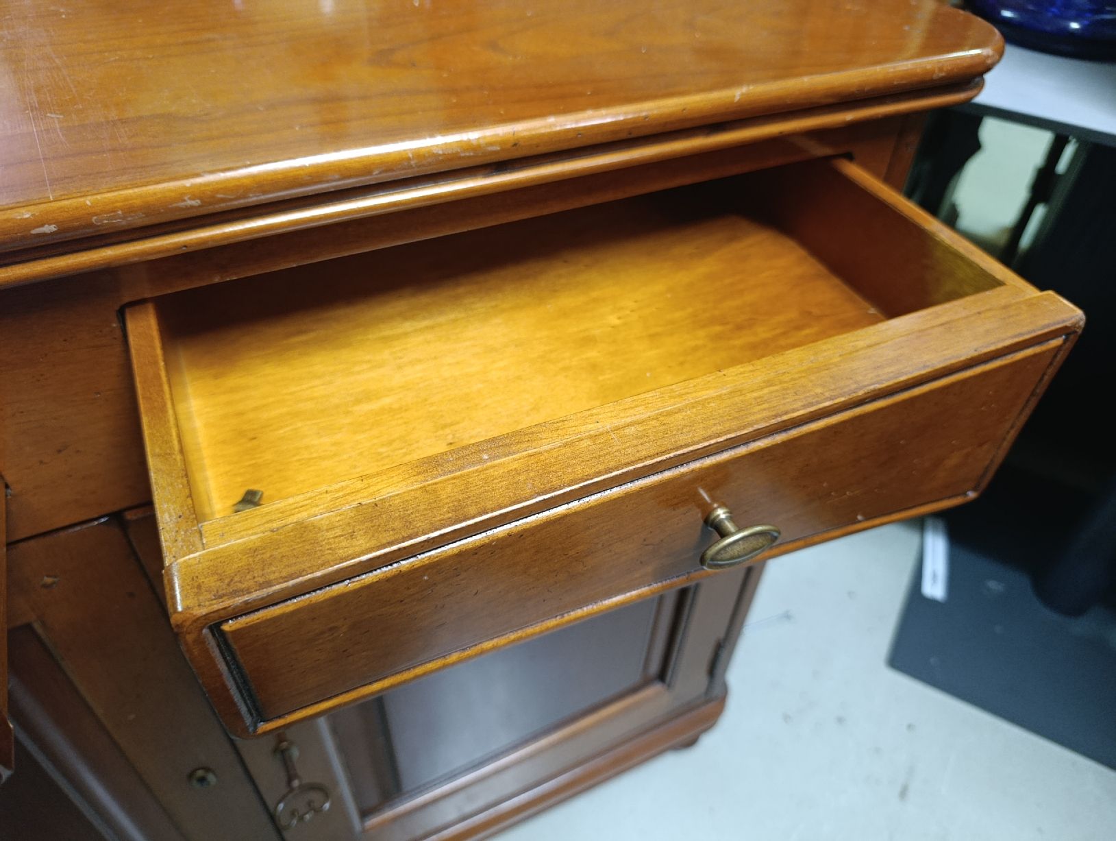Cassettiere: Antike Kommode / Sideboard – Nussbaum Massiv – Usato da Zürich venduto da Brocki_ZurichZH 1