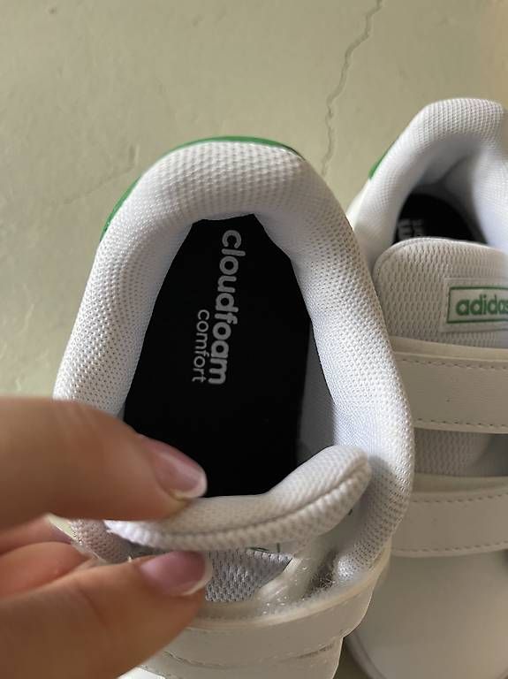 Adidas Scarpe per ragazzi: Neue Adidas Kinderschuhe Grösse 26 – Nuovo e nell'imballaggio originale da Zürich venduto da Fra_maj 1