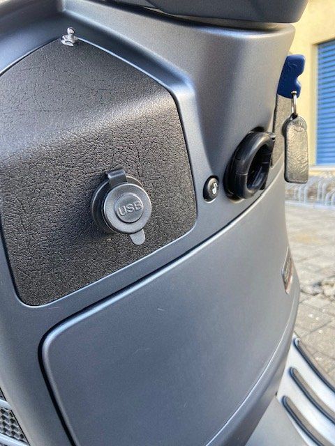 Vespa Scooters: Vespa GTV 300 HPE 6 giorni, Edition-Nr. 0064 – D'occasion à Lostorf par ilgustolino 5