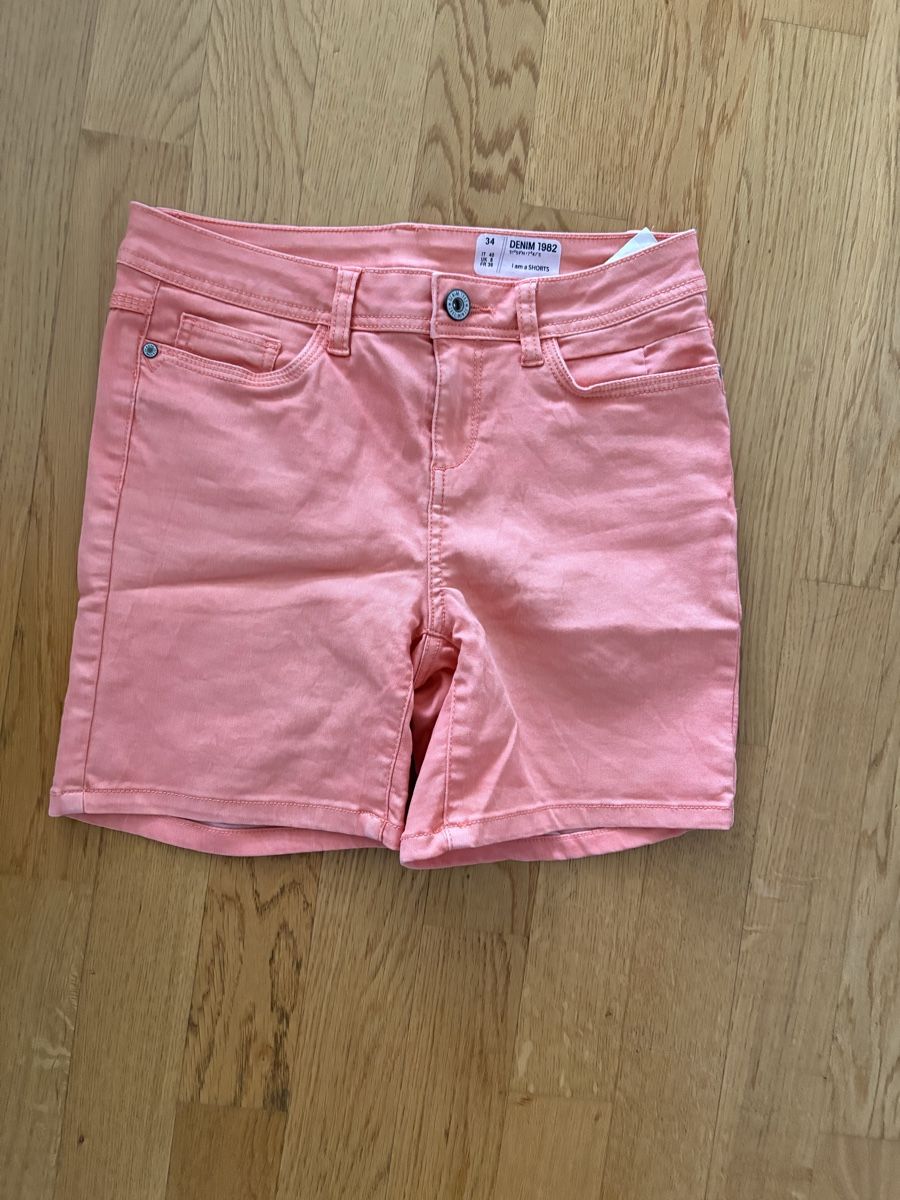 Lotti di vestiti: Shorts & Stoffhose Mädchen / Damen Gr. 34 – Usato da Beromünster venduto da msklef 4