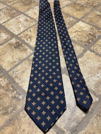 Cravatta blu scuro motivo geometrico, seta 100% - Elegante