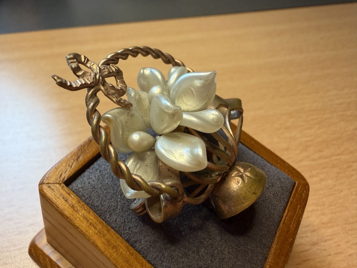 Broches & Aiguilles: Vintage Brosche in Form eines Blumenkorbs – D'occasion à Lamone par LaCantinaMagica 2