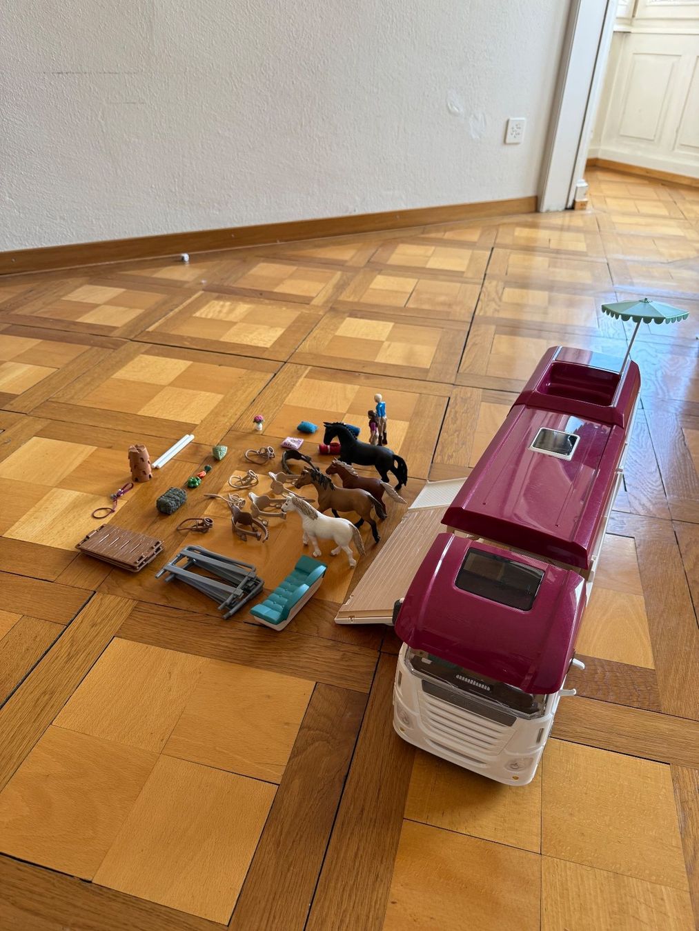 Schleich Spielzeuge: Schleich Pferdetransporter – Gebraucht aus ZÜRICH von Soraone1 1