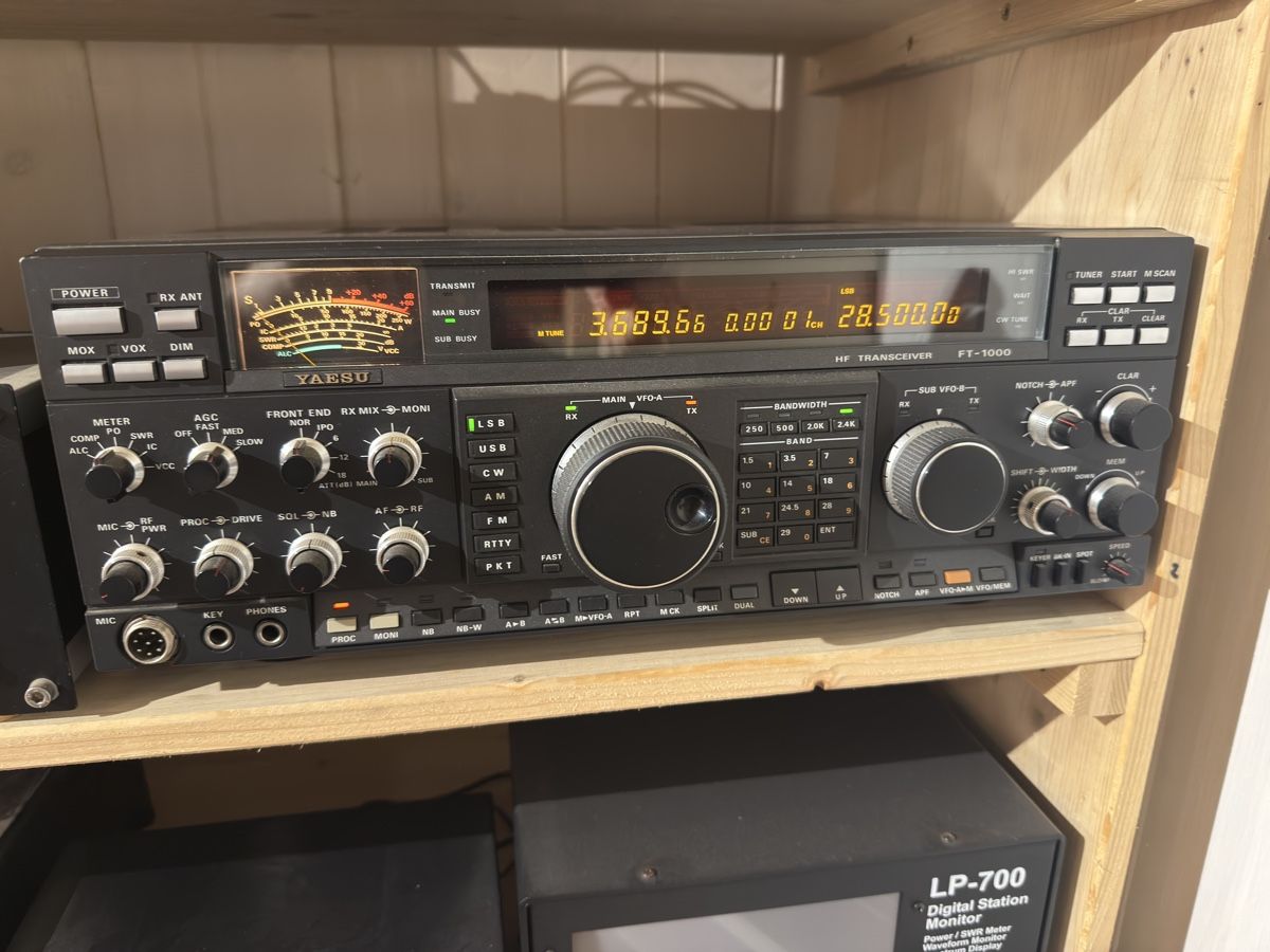 Yaesu Radiocomunicazione: Yaesu  FT 1000 (kein D) 200 Watt Ausgangsleistung – Usato da Lützelflüh-Goldbach venduto da Wurschdsalat