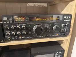 Yaesu  FT 1000 (kein D) 200 Watt Ausgangsleistung