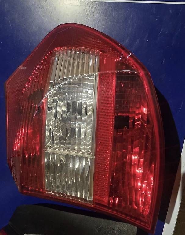 Tutti pezzi di ricambio auto: BMW 1er E81 & E87 Heckleuchten  – Usato da Amriswil venduto da mak_v9kw 1