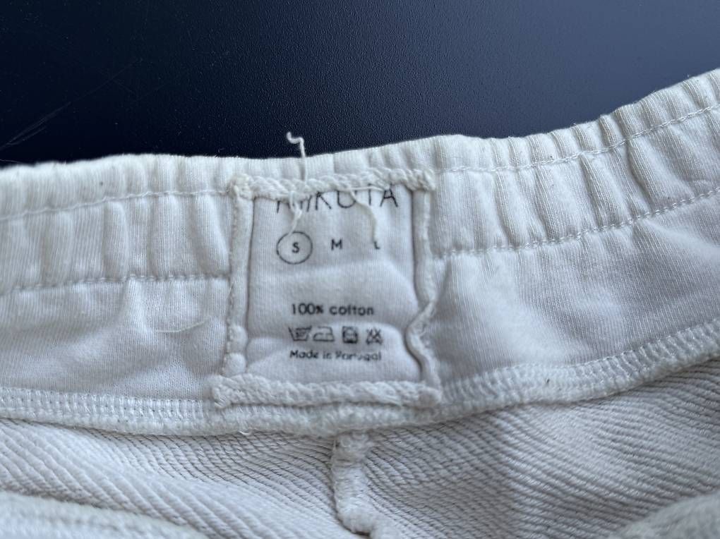 Pantalons: Shorts in weiss – D'occasion à Rudolfstetten par krach 2