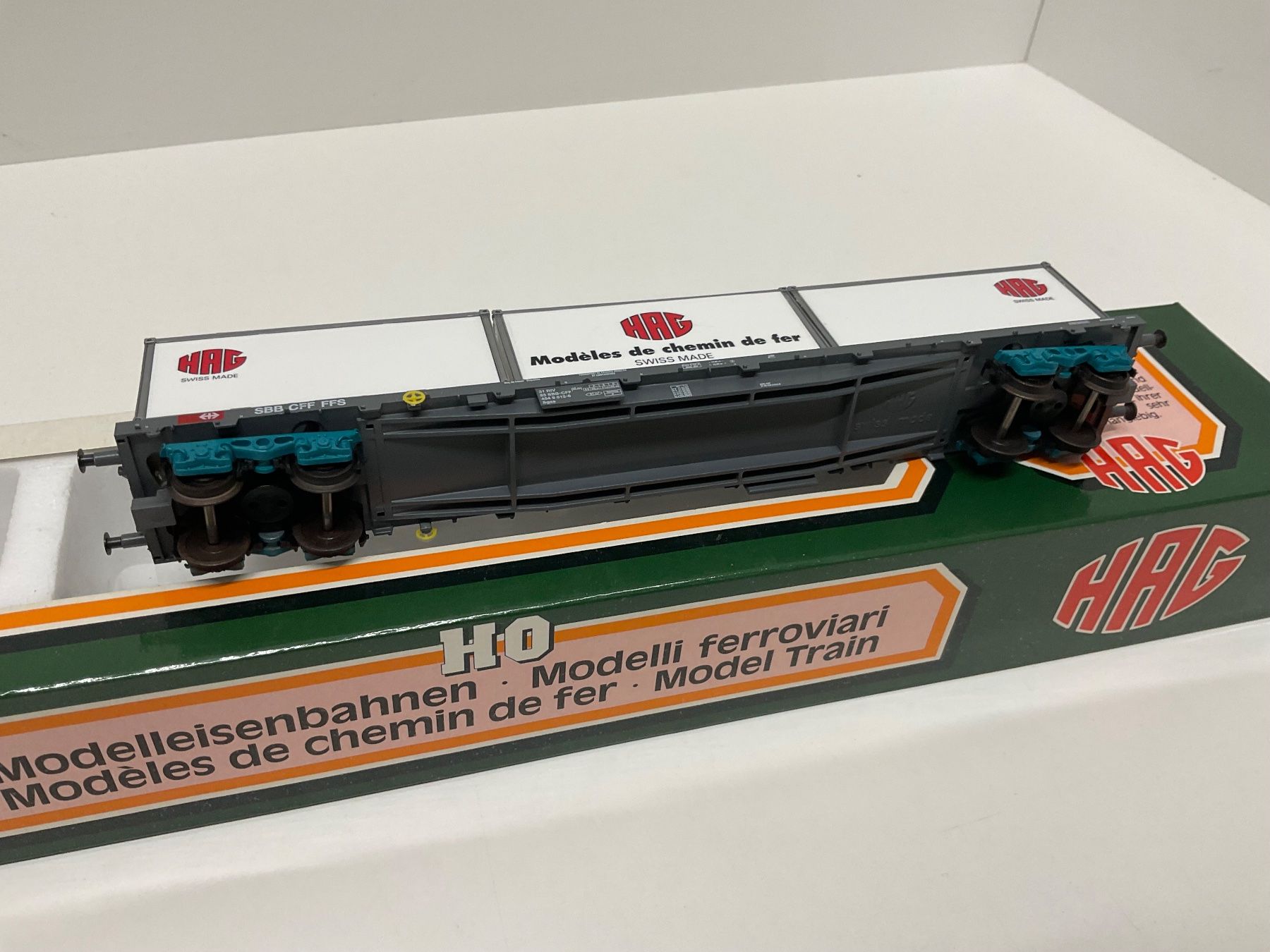 Hag Modellini di ferrovie: HAG AC, Güterwagen mit Container,  Verpackung falsch, Besp. – Usato da Chur venduto da Chur75 5