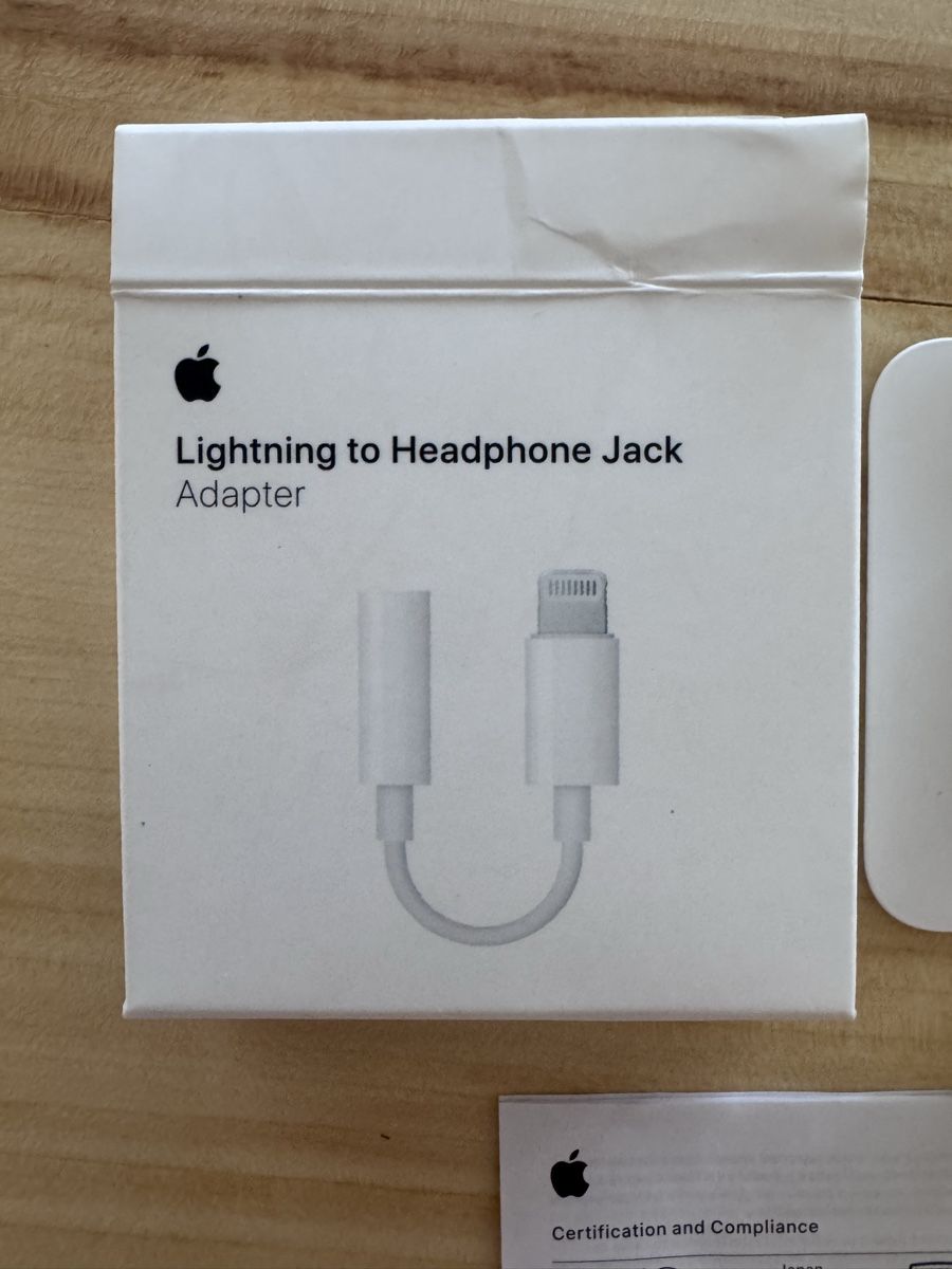 Apple Laufwerke & Adapter: Apple Lightning to 3.5mm Headphone Jack Adapter NEU – Neu (gemäss Beschreibung) aus Bülach von icebelt