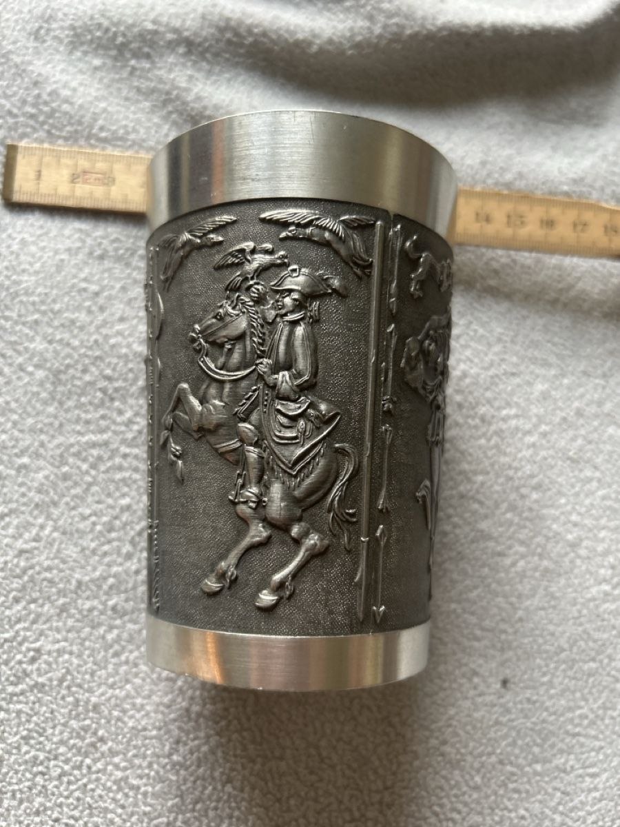 Tutte le decorazioni: Zinn Becher Jagd Motive – Usato da Bonstetten venduto da Ebano- 3
