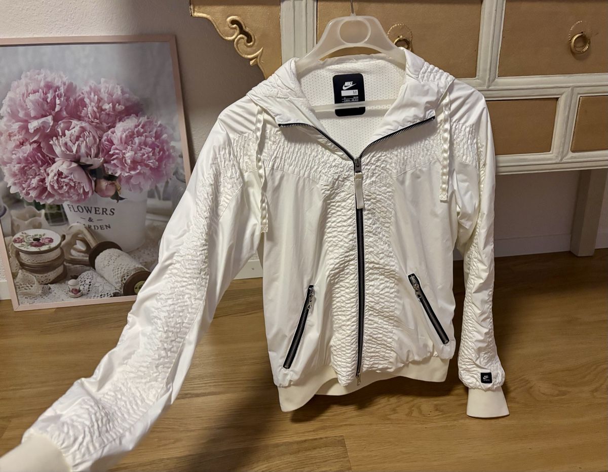 Nike Giacche: Nike Jacke, neuwertig, – Usato da Baden venduto da Tiffany6878 5