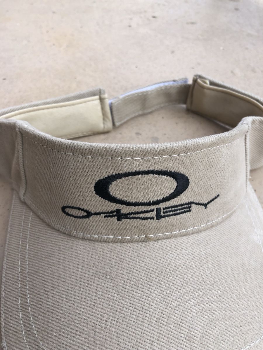 Oakley Hüte, Mützen & Caps: vintage Oakley visor cap – Gebraucht aus Fribourg von ann_l9b7 1