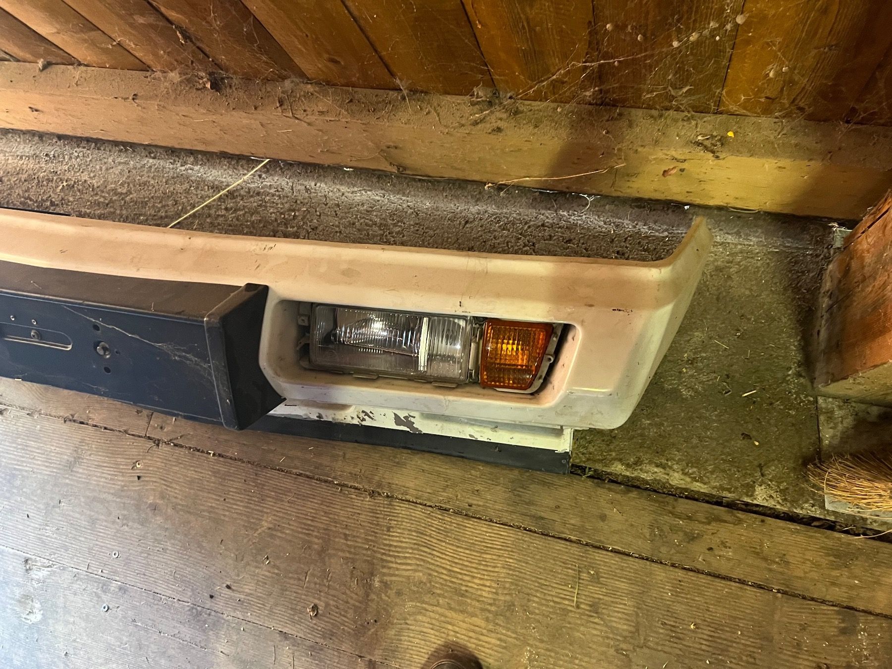 Mitsubishi Tutti pezzi di ricambio auto: Mitsubishi Starion Front Stossstange – Usato da Mirchel venduto da Hilal1994 1