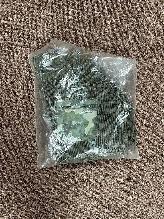 Pullover & Sweatshirts: pull garcon – Gebraucht aus Grand-Lancy von papa_alex2010 1
