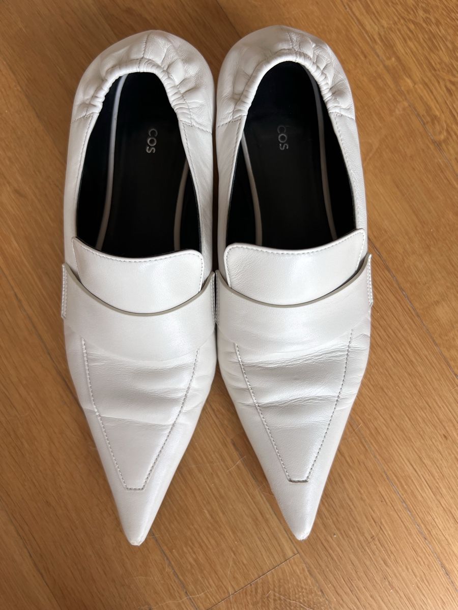 Off-White Scarpe da donna: COS Leather Pointed Loafers - Size 38 - Off-White – Usato da Goldau venduto da Kseniya123 1