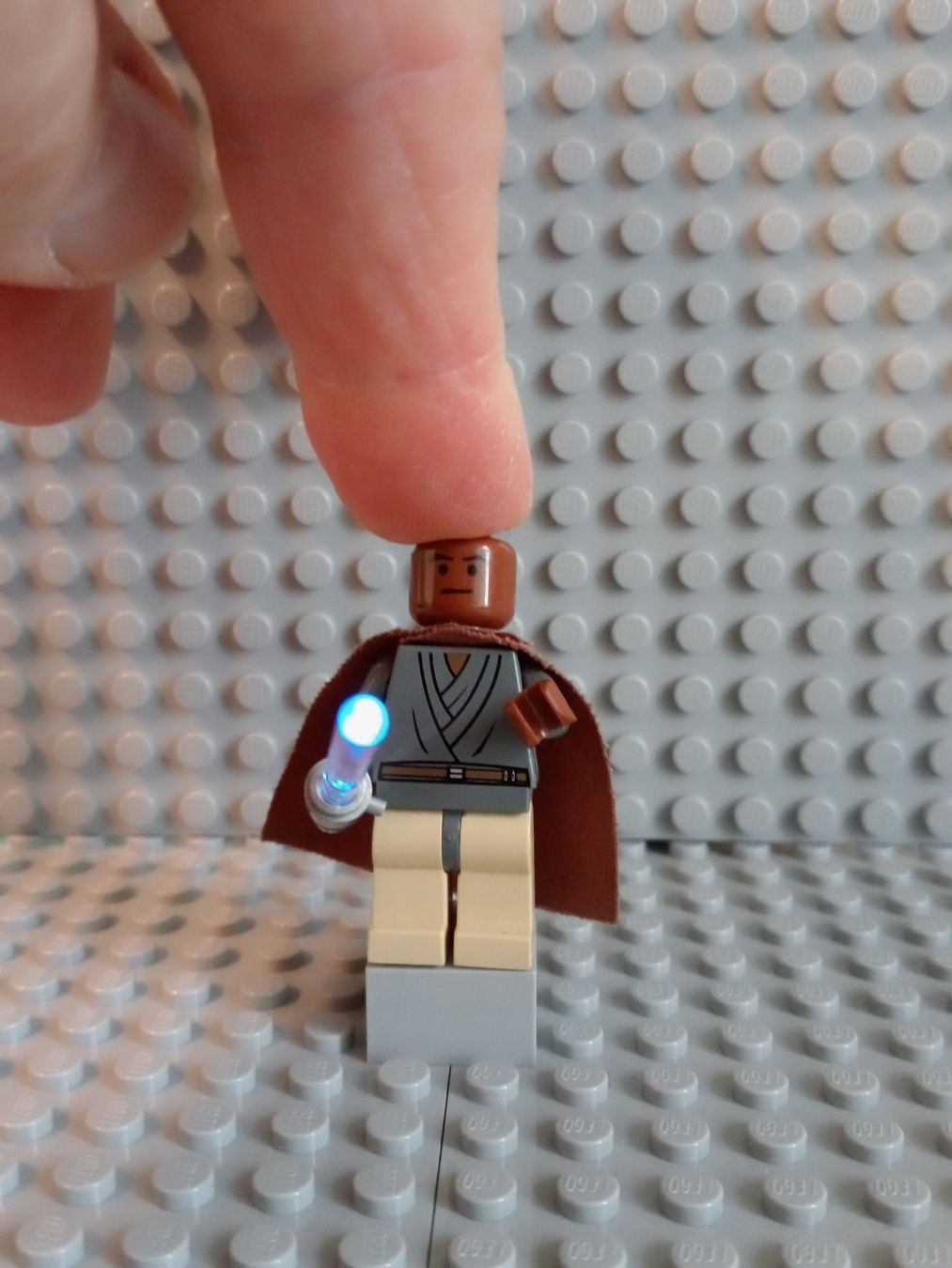 Lego Kit di costruzioni: Lego Star Wars - Mace Windu with Light-Up Lightsaber – Usato da Arconciel venduto da breakout103 5