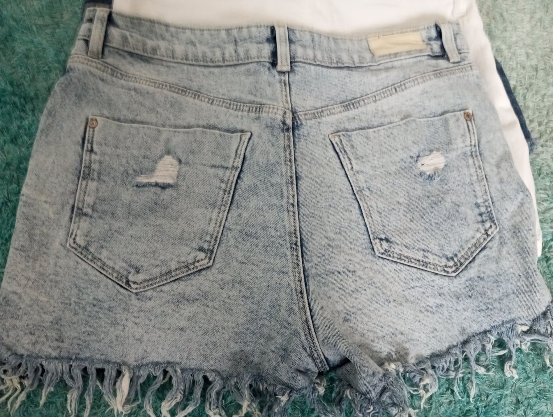 Jeans: Kurze Jeans/ Shorts – Usato da Amriswil venduto da cbe_cr6q 4