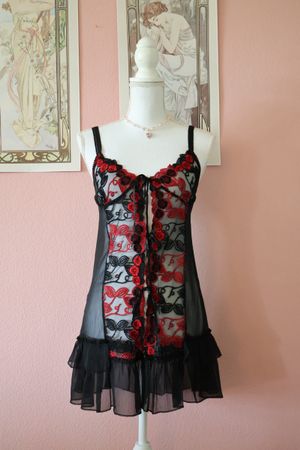 Black & Red Embroidery Slip (Vintage - S/M)