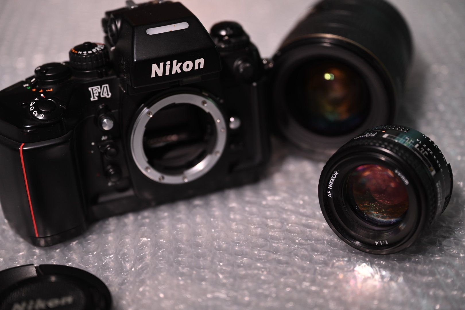 Nikon Kamera: Nikon F4 -  Sammlerzustand  + 2  Top Nikon Af Objektive – Gebraucht aus Faulensee von ellechim-2 2