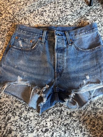 Coole Jeans Shorts, destroyed Look, Grösse 28,