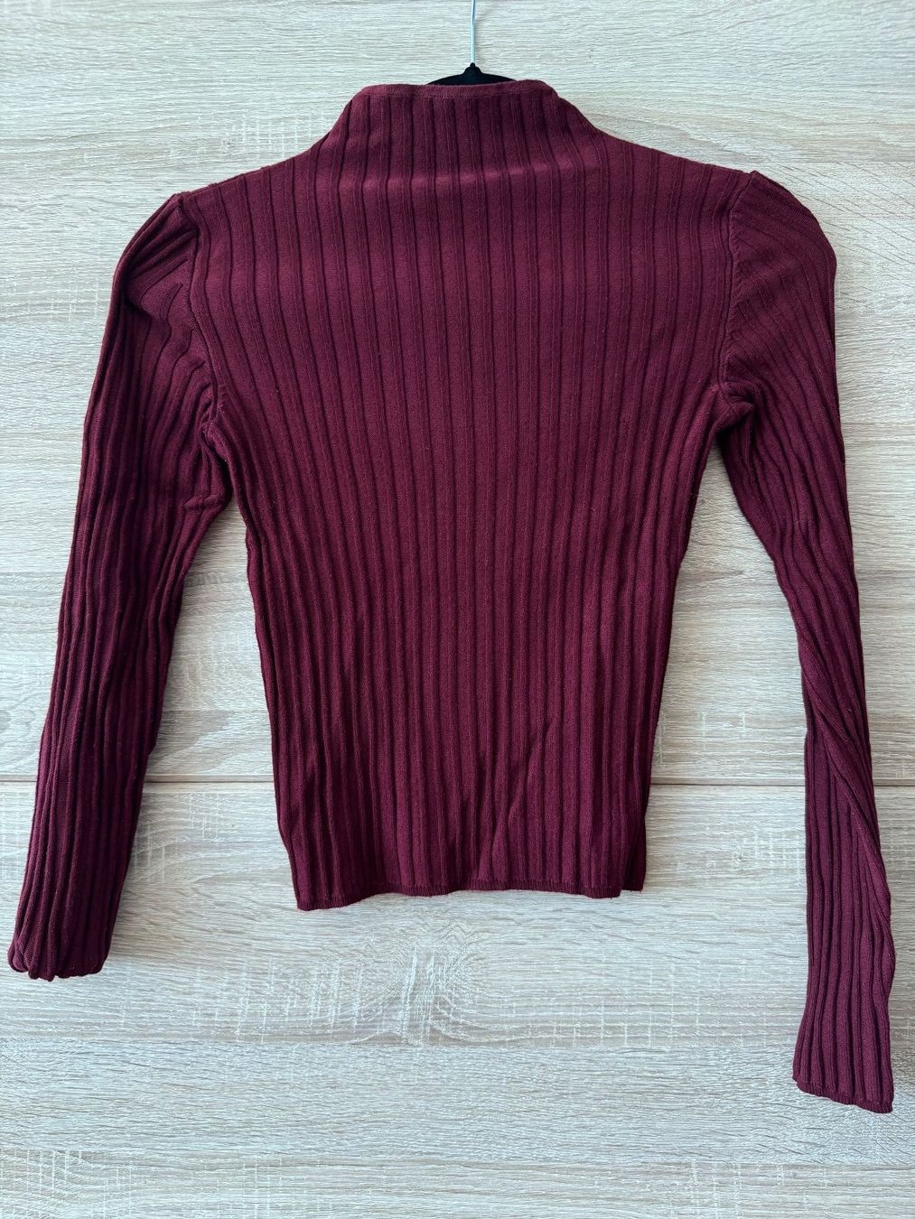 Bershka Tops: Pull en maille bordeaux – Gebraucht aus Montreux von iizaa811